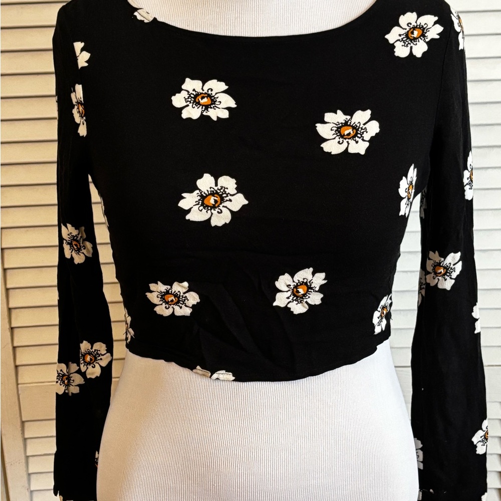 Kendall & Kylie Floral Black Crop Top Keyhole Back